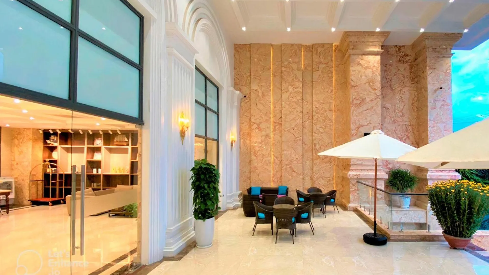 Daphovina Hotel ニャチャン