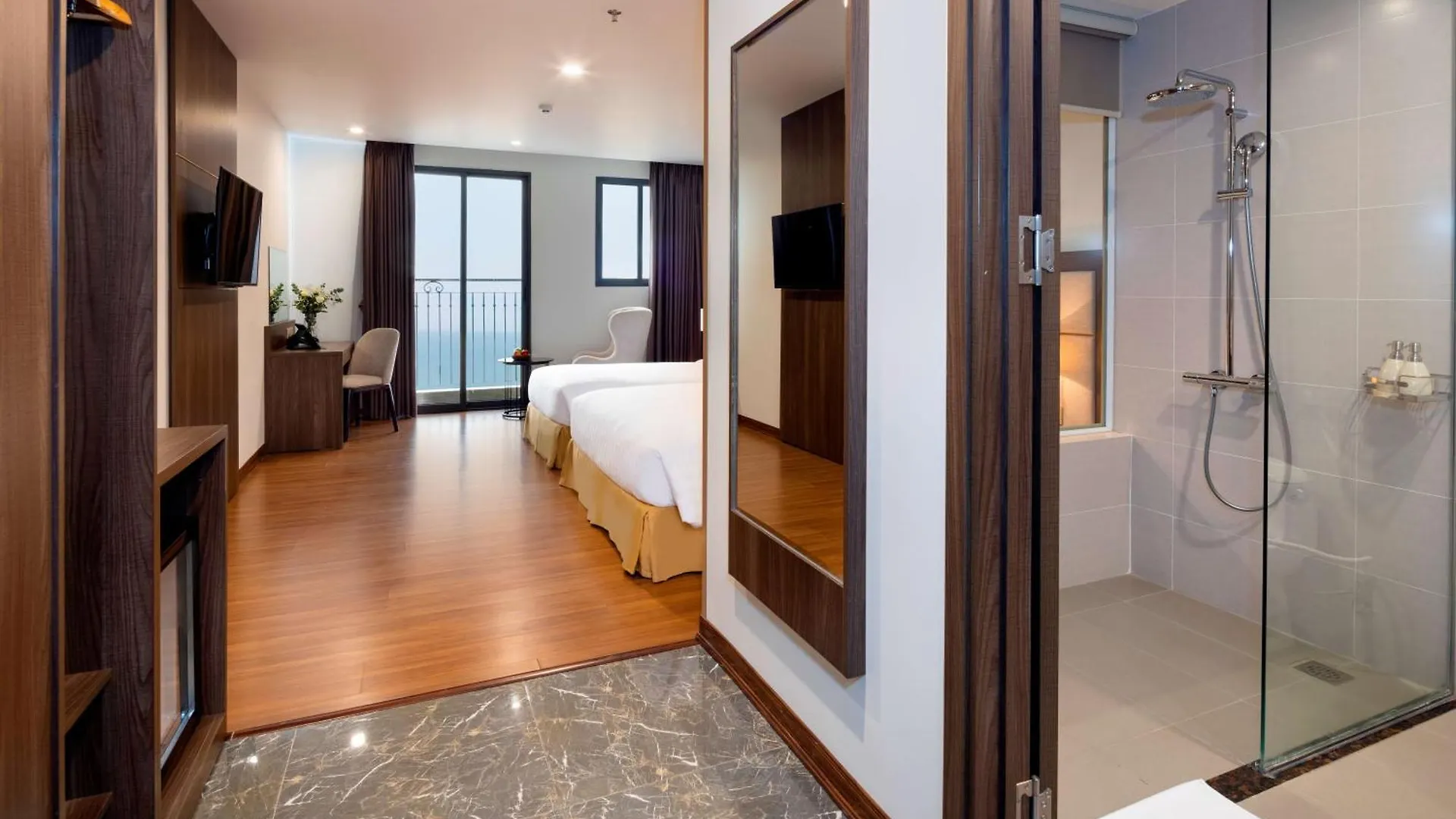 Daphovina Hotel ニャチャン