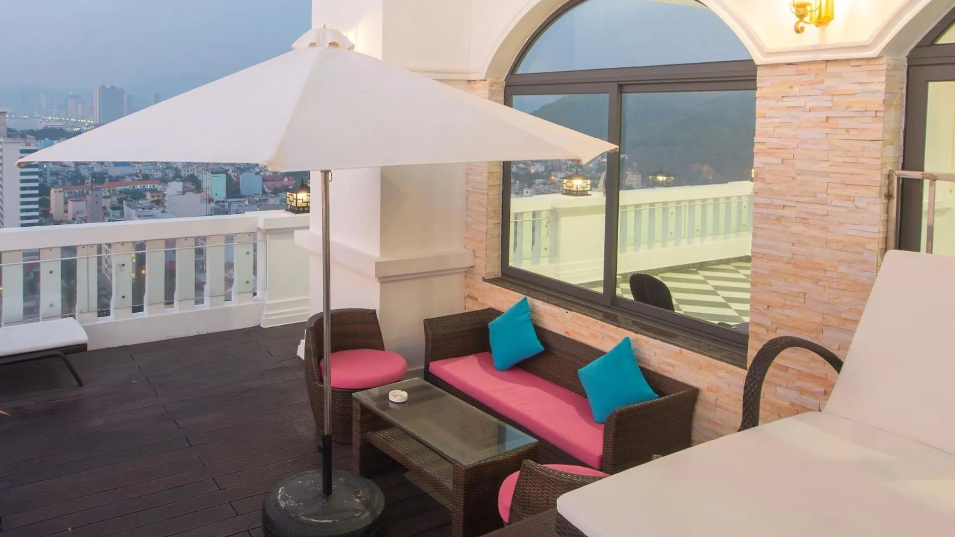 Daphovina Hotel ニャチャン