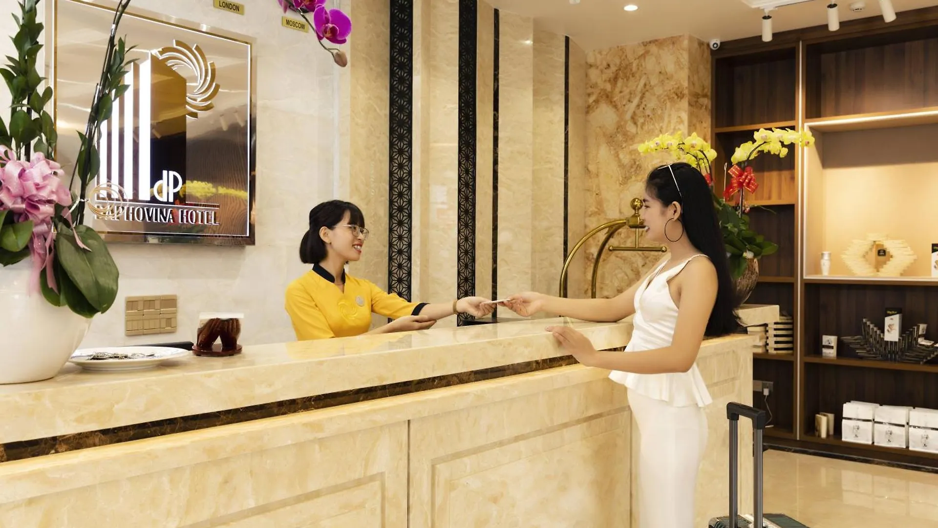 Daphovina Hotel ニャチャン