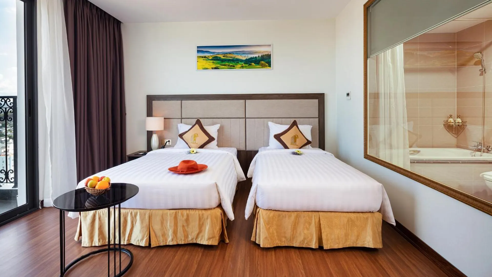 Daphovina Hotel ニャチャン