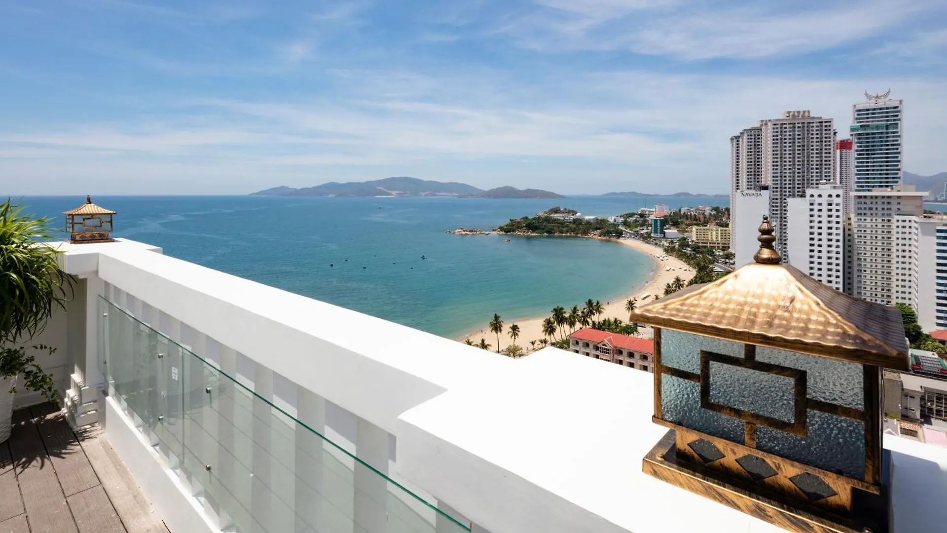 Daphovina Hotel Nha Trang 4*,